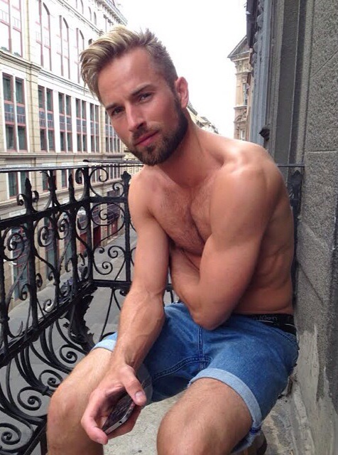 tumblr_n8nojkBZTm1sicymoo1_r1_500